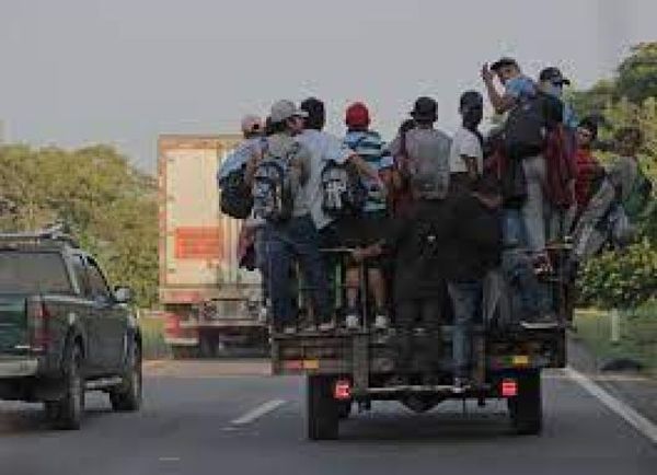 La muerte de un migrante cubano oscurece el avance de la caravana en México