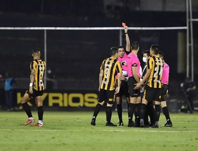 Las polémicas de la fecha 14ª fueron resueltas de forma correcta - Fútbol - ABC Color