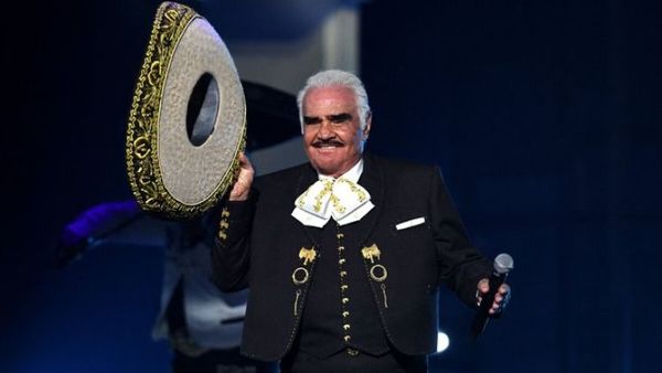 Tras salir de terapia intensiva, Vicente Fernández podría dejar el hospital y volver a casa pronto