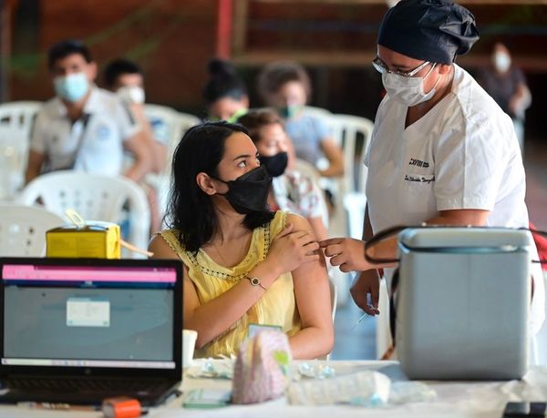Instan a inscripción y vacunación de adolescentes de 16 a 17 años - Nacionales - ABC Color