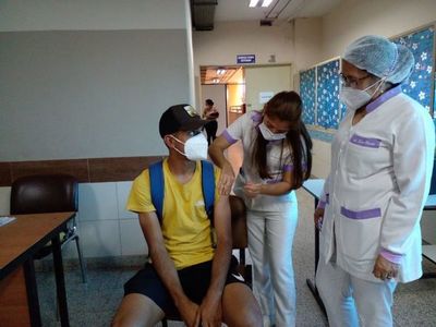 Escasa concurrencia de jóvenes en los centros vacunatorios de San Lorenzo - Nacionales - ABC Color