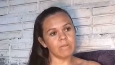 Vende rifas para terminar su carrera de Derecho