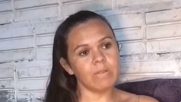Vende rifas para terminar su carrera de Derecho