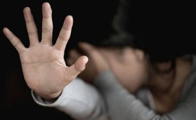 Manoseaba a su hijastra de 10 años hasta causarle herida