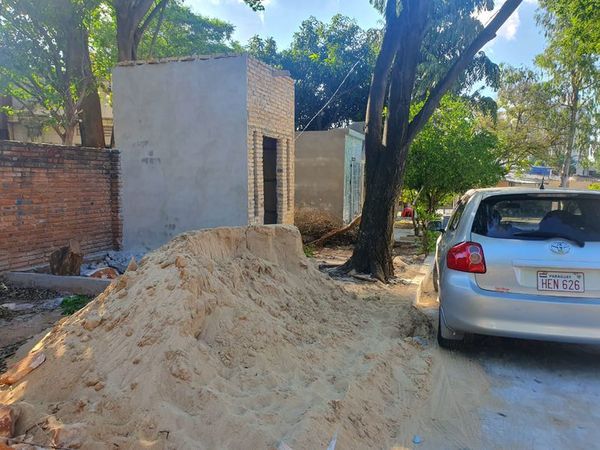 Denuncian que en Cementerio del Este construyen nuevos panteones en la vereda - Nacionales - ABC Color