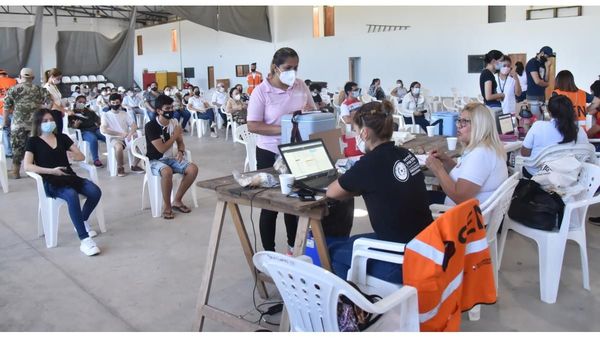 Vacunación: Quejas por burocracia y advierten sobre dosis por vencer