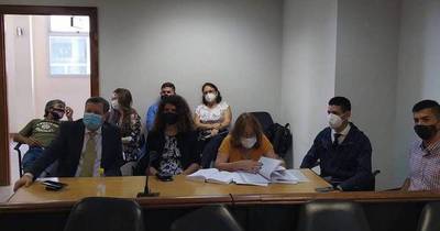La Nación / Juez decidirá hoy si van a juicio oral los acusados