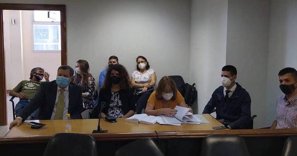 La Nación / Juez decidirá hoy si van a juicio oral los acusados