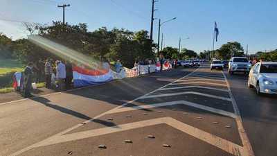 MANIFESTACION de ex funcionarios de ITAIPU en Hernandarias