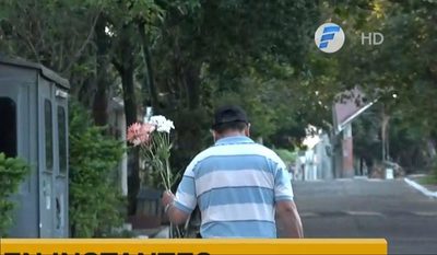 Día de los Difuntos: Familias acuden a cementerios bajo protocolo sanitario | Telefuturo