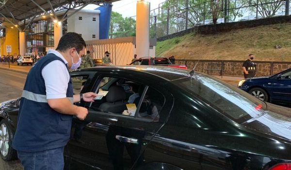 Para finales de noviembre habilitarán oficinas de control sanitario para viajeros y transportistas en paso fronterizo con Brasil