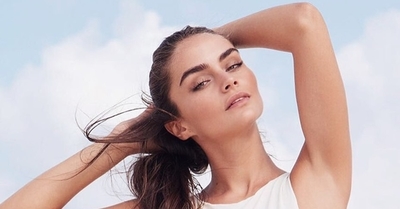 Lourdes Motta se adueña de la portada de una revista de moda internacional