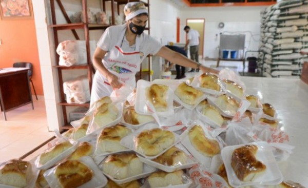 Planta Procesadora de Alimentos ofrece pan y leche de soja gratuita