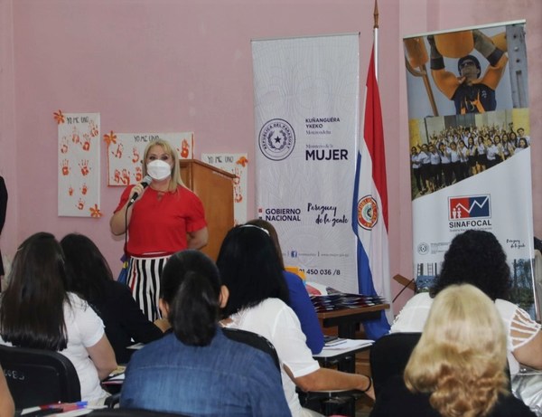 Presentan curso sobre plan de negocios para mujeres de CDE - La Clave