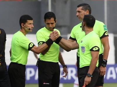 Oficializan lista de árbitros para los cuartos de final de la Copa Paraguay