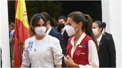 La reina Letizia llegó a Paraguay y fue recibida por autoridades