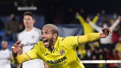 Un sufrido triunfo da aire al Villarreal