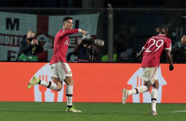 Cristiano Ronaldo salva al Manchester United ante el Atalanta