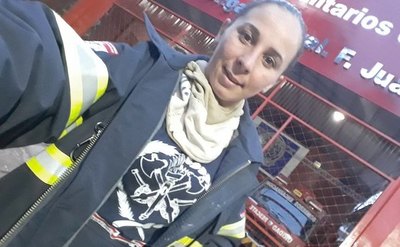 Crónica / UNA MUJER QUE VIVE ENTRE EL FÚTBOL Y LOS INCENDIOS