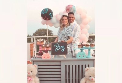 Crónica / PELOTERO DE AMORES. Rodolfo Gamarra presentó a su novia embarazada