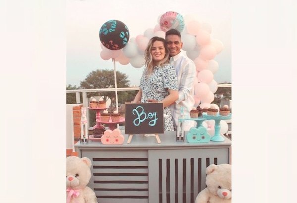 Crónica / PELOTERO DE AMORES. Rodolfo Gamarra presentó a su novia embarazada