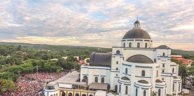 Crónica / Caacupé: “Esto ya no se puede suspender”