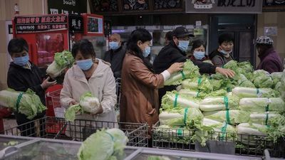 Ante rebrotes de Covid, China pide a ciudadanos que acopien alimentos