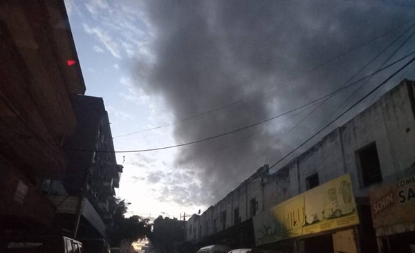 Diario HOY | Declaran emergencia general el incendio del Mercado 4