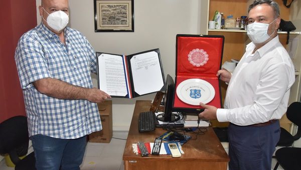 Junta distingue a ÚH por la colección Mi propia huerta