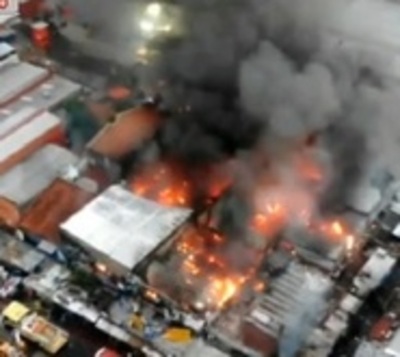 Incendio de grandes proporciones afecta al Mercado 4 - Paraguay.com