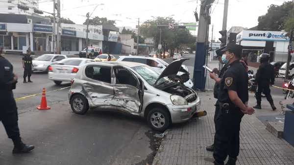 Un hombre fallece tras el choque de dos vehículos sobre la avenida General Santos | Ñanduti
