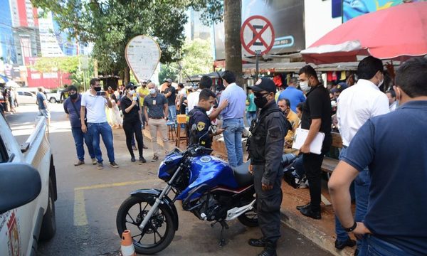 Continúa con el operativo despeje de veredas y calles en la zona del microcentro de CDE – Diario TNPRESS