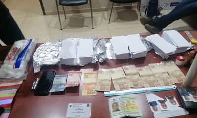 Detienen a camerunés que pretendía falsificar billetes