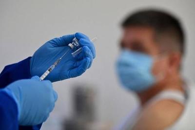 Dosis de refuerzo: inmunizados con J&J en el extranjero, serán vacunados con la Pfizer