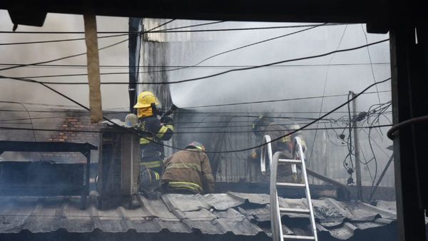 6.000 usuarios de la ANDE sin luz a causa del incendio en el Mercado 4