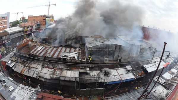Un comerciante fallece camino al incendio del Mercado 4
