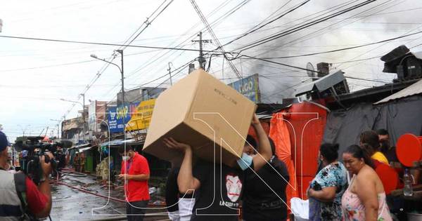 La Nación / “Muchos perdieron todo”: incalculables pérdidas por incendio en el Mercado 4
