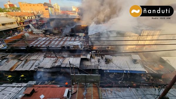 Incendio de gran magnitud consumió varios locales del Mercado 4 | Ñanduti