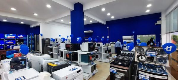 Universo Electrodomésticos inaugura sucursal, en Ciudad del Este - Empresariales - ABC Color