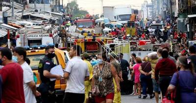 La Nación / Bomberos controlan incendio en el Mercado 4