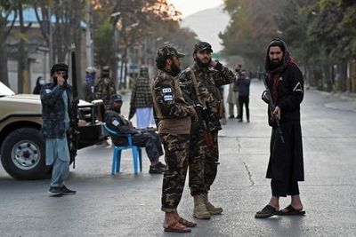 Los talibanes prohíben el uso de monedas extranjeras en Afganistán - Mundo - ABC Color