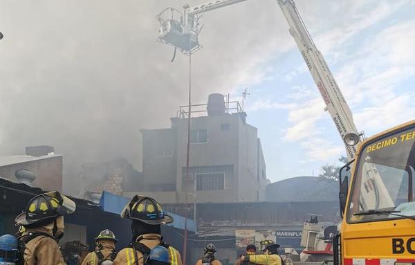 Mercado 4: incendio controlado por bomberos