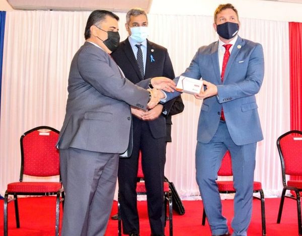 Conmebol entrega 30 mil dosis anticovid a Paraguay