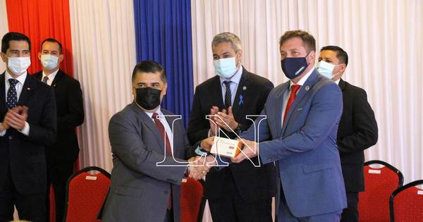 La Nación / “Paraguay colaboró para el regreso seguro del fútbol”, afirma la Conmebol al donar vacunas