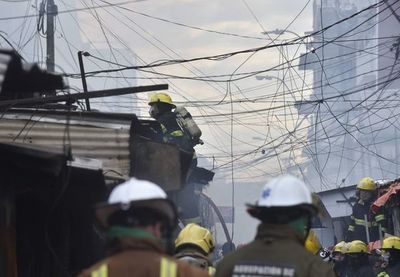 ANDE demoró intervenir en el incendio del Mercado 4 porque nadie les avisó hasta las 4:00, explican - Nacionales - ABC Color
