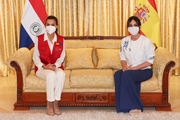 Chaleco de la reina Letizia, criticado por una diputada, fue fabricado en Paraguay en apoyo a lo nacional - Megacadena — Últimas Noticias de Paraguay