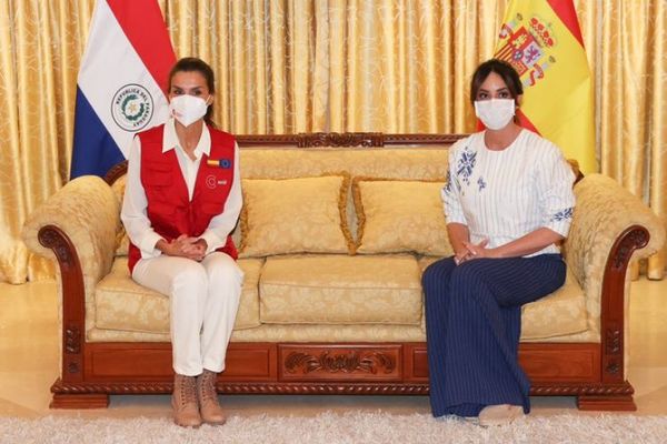 Chaleco de la reina Letizia, criticado por una diputada, fue fabricado en Paraguay en apoyo a lo nacional