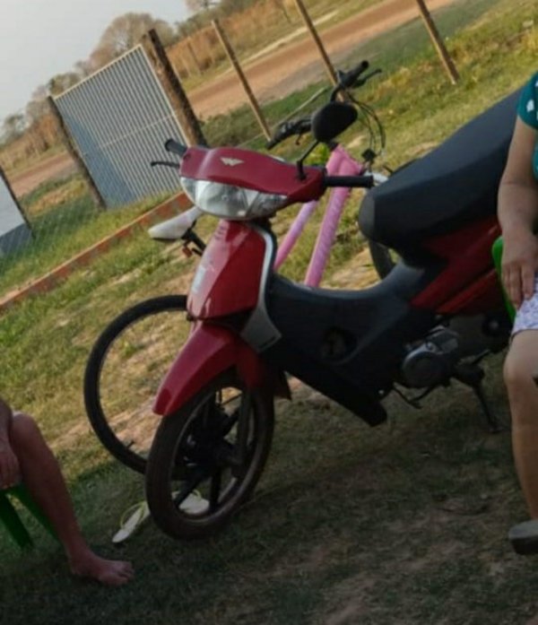 Delincuentes asaltan y llevan motocicleta