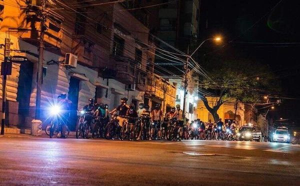 Volvieron los “Martes Urbanos Nocturnos” en bici - Estilo de vida - ABC Color