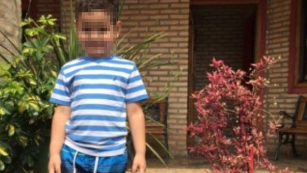 Piden ayuda para salvar vida de gemelito sobre el que cayó muralla